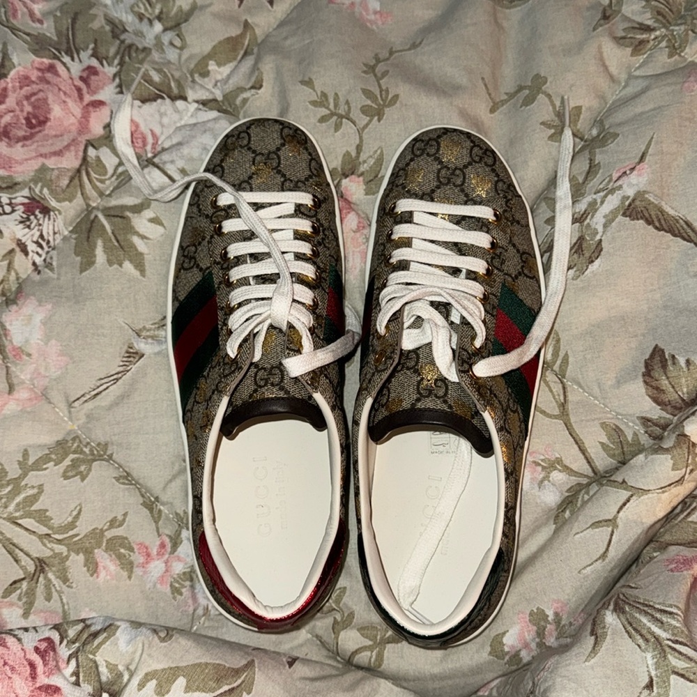 GUCCI ACE GG SUPREME ‘BEES’
 Sneakers  men’s size 6.5 women’s 8.5